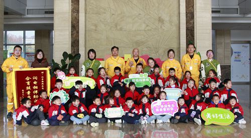江蘇南熱發(fā)電責(zé)任有限公司與大廠金鵬幼兒園共同組織“低碳環(huán)保、攜手童行”開放日活動