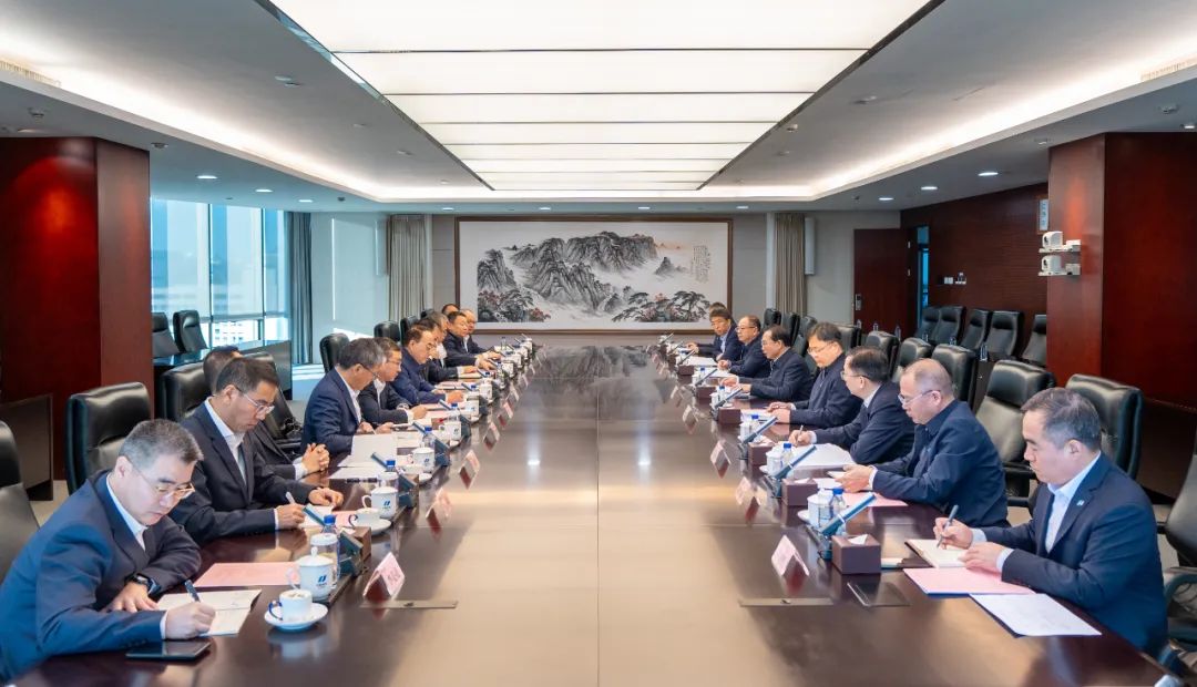 華電集團(tuán)黨組書記、董事長江毅會(huì)見中國中車黨委書記、董事長孫永才