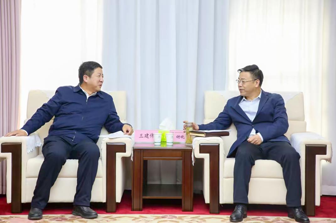 大唐甘肅公司黨委書記、董事長王建偉與甘肅能化集團黨委書記、董事長謝曉鋒會談