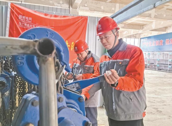 李俊鵬：走南闖北建電網(wǎng)，施工細(xì)節(jié)見真章