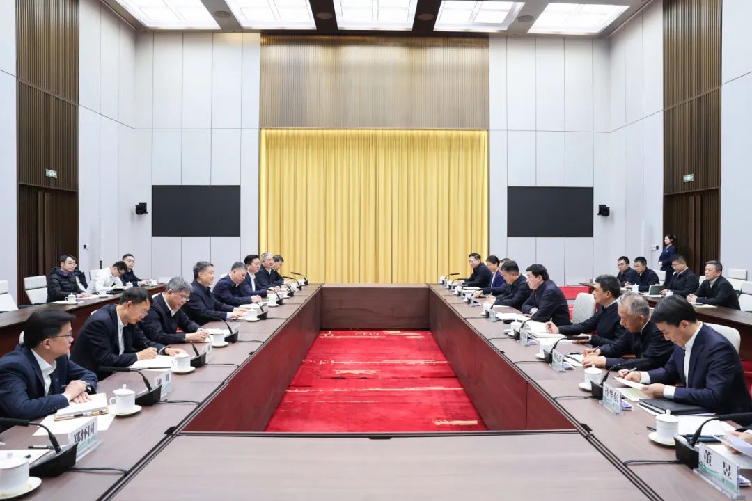 溫樞剛張文峰與國(guó)家電網(wǎng)董事長(zhǎng)張智剛、總經(jīng)理龐驍剛會(huì)談