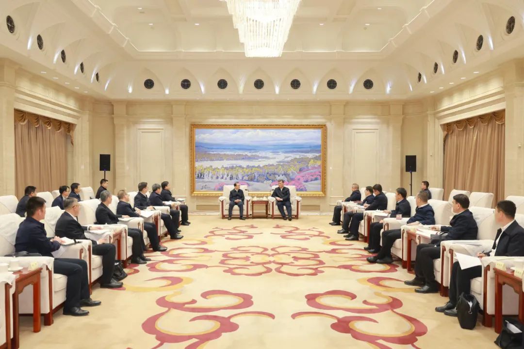 華電集團黨組書記、董事長江毅與新疆維吾爾自治區(qū)主要領(lǐng)導(dǎo)舉行會談