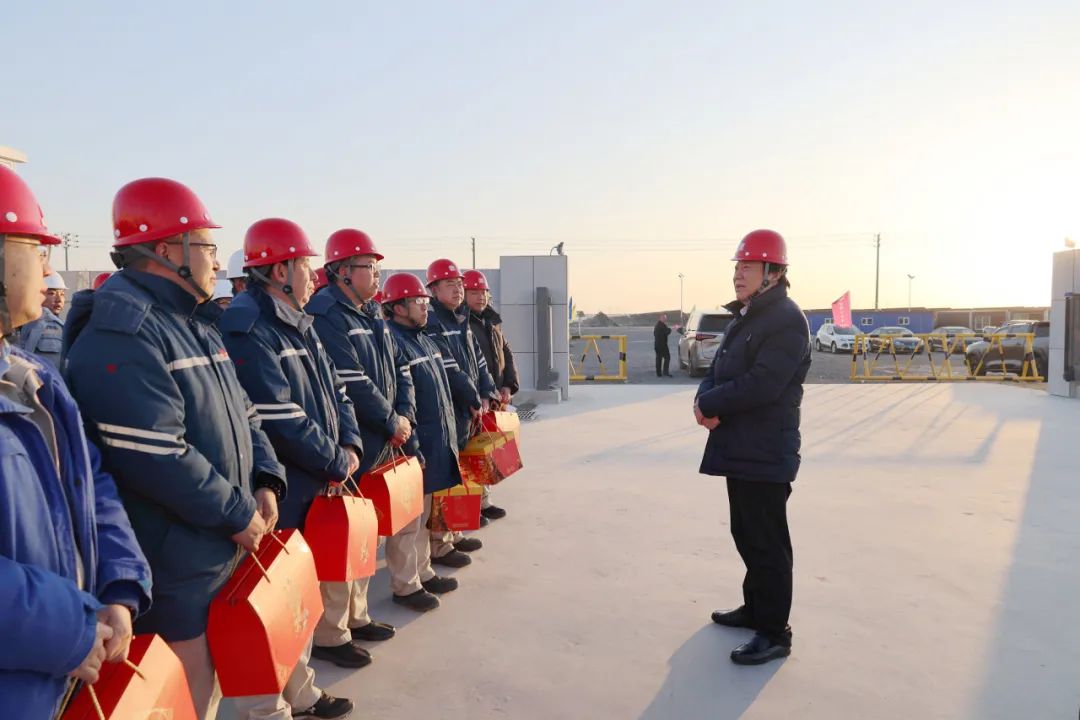 大唐國(guó)際李凱到在蒙企業(yè)慰問(wèn)并召開“讓改革穿透基層”座談會(huì)