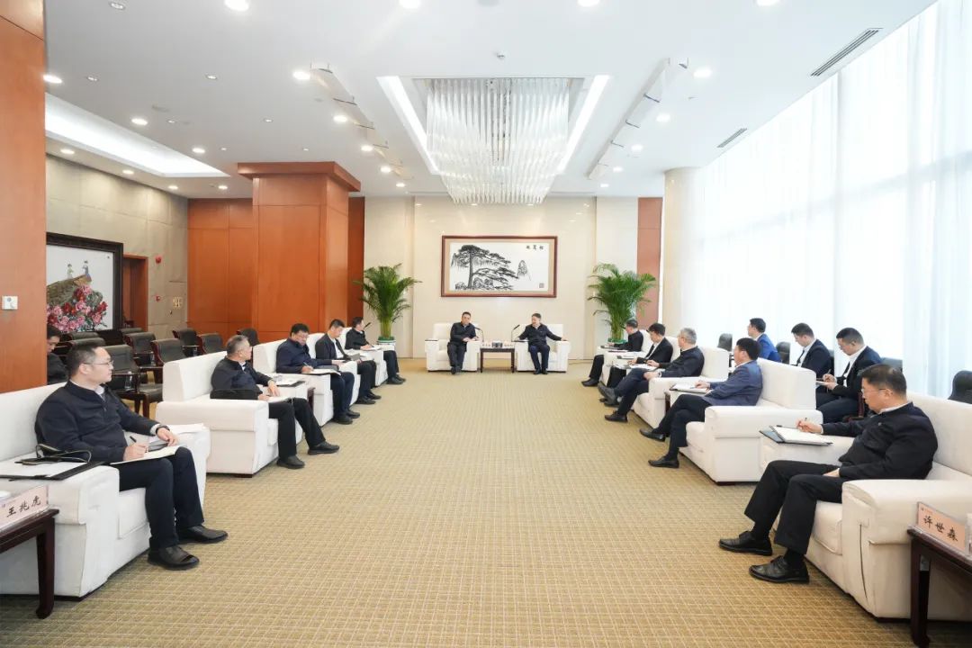 華能集團(tuán)董事長(zhǎng)溫樞剛、總經(jīng)理張文峰會(huì)見(jiàn)哈電集團(tuán)董事長(zhǎng)曹志安、總經(jīng)理黃偉