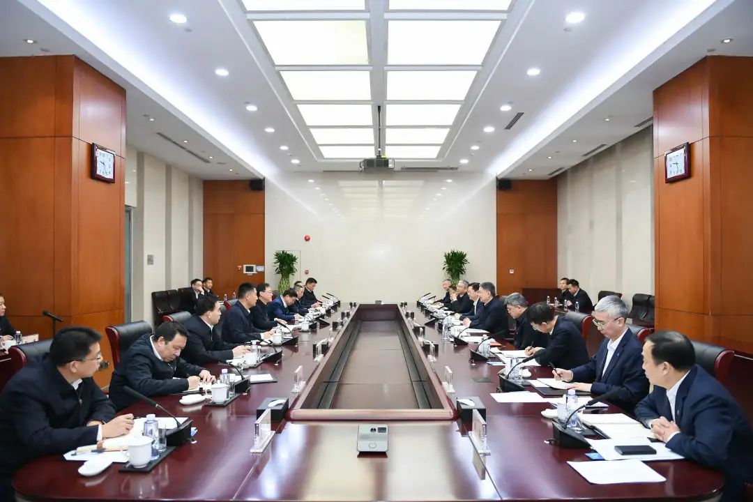 華能集團(tuán)董事長(zhǎng)、黨組書(shū)記溫樞剛會(huì)見(jiàn)中國(guó)安能董事長(zhǎng)陳奕輝、總經(jīng)理周慶豐