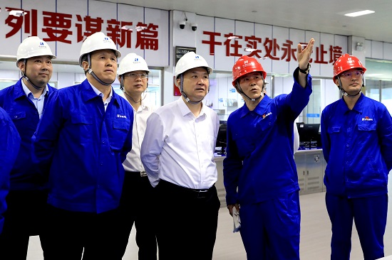 中國(guó)華能集團(tuán)董事長(zhǎng)溫樞剛到鶴崗電廠、伊春熱電督導(dǎo)調(diào)研生態(tài)環(huán)保及安全生產(chǎn)工作