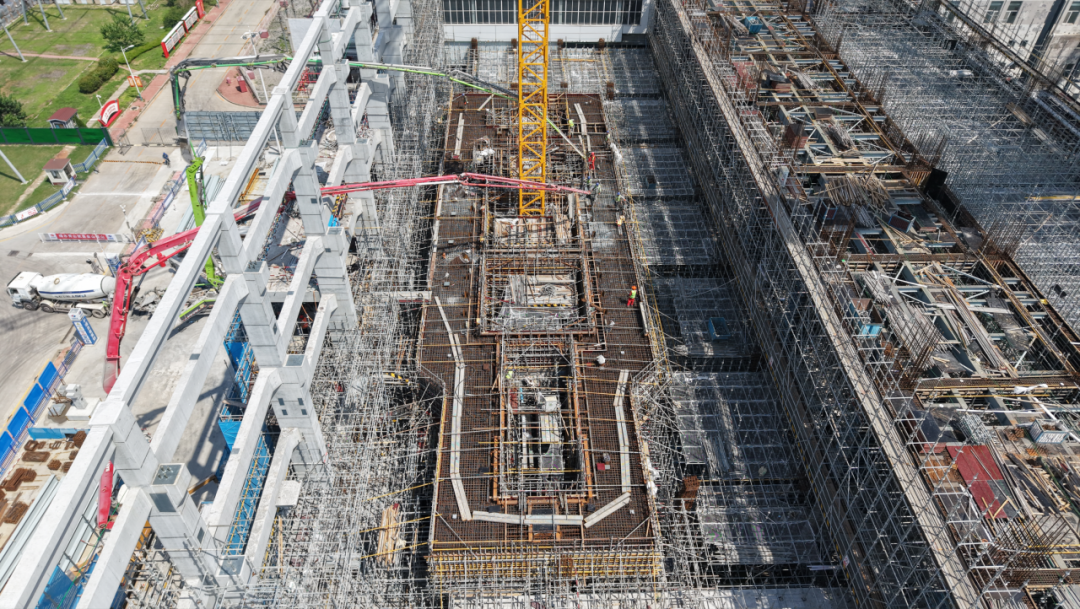 國能東營公司6號(hào)機(jī)組汽輪發(fā)電機(jī)基座澆筑完成